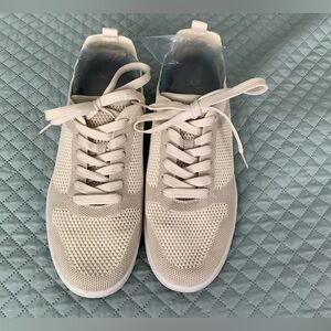 SUAVS Women’s The 247 Sneaker